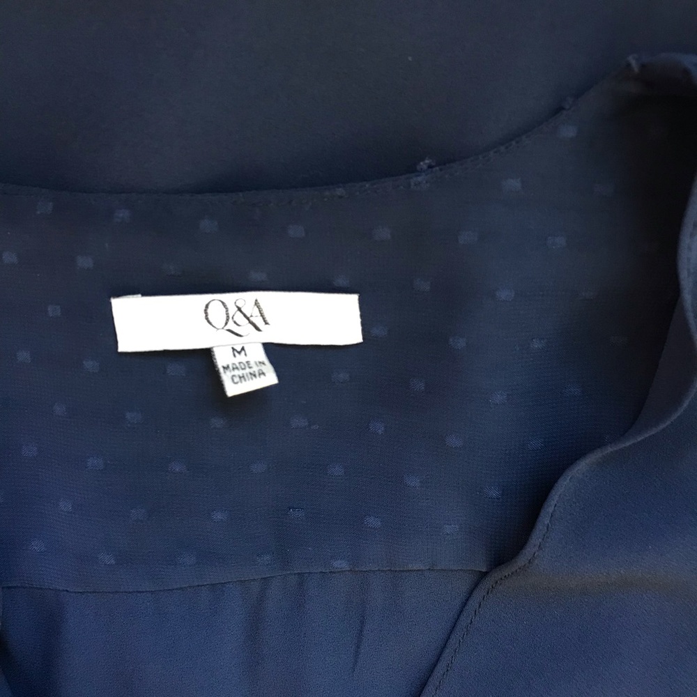 Q & A Navy Blue Top with Swiss Dot Sheer Sleeves Size Medium - Picture 6 of 8